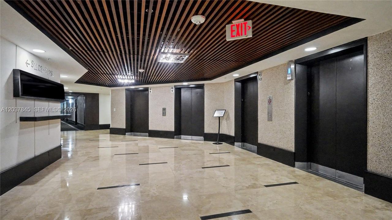 For Sale: $285,000 (0 beds, 1 baths, 472 Square Feet)