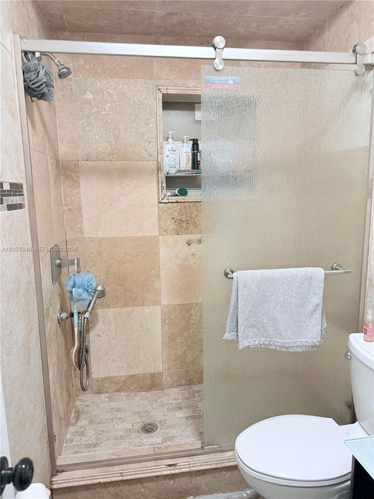На продажу: $425,000 (2 спален, 2 ванн, 913 Квадратных фут)
