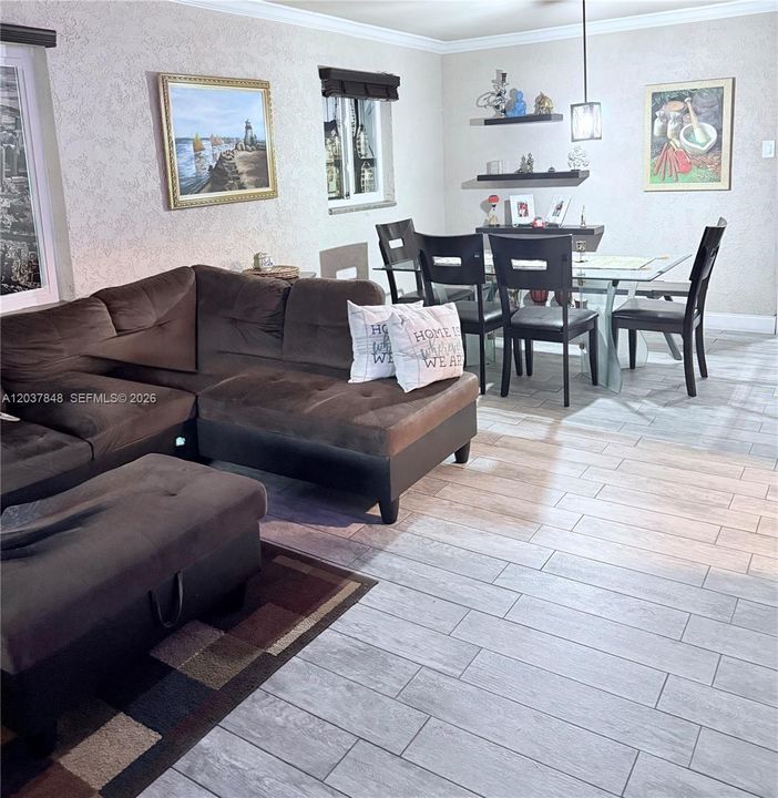 На продажу: $425,000 (2 спален, 2 ванн, 913 Квадратных фут)