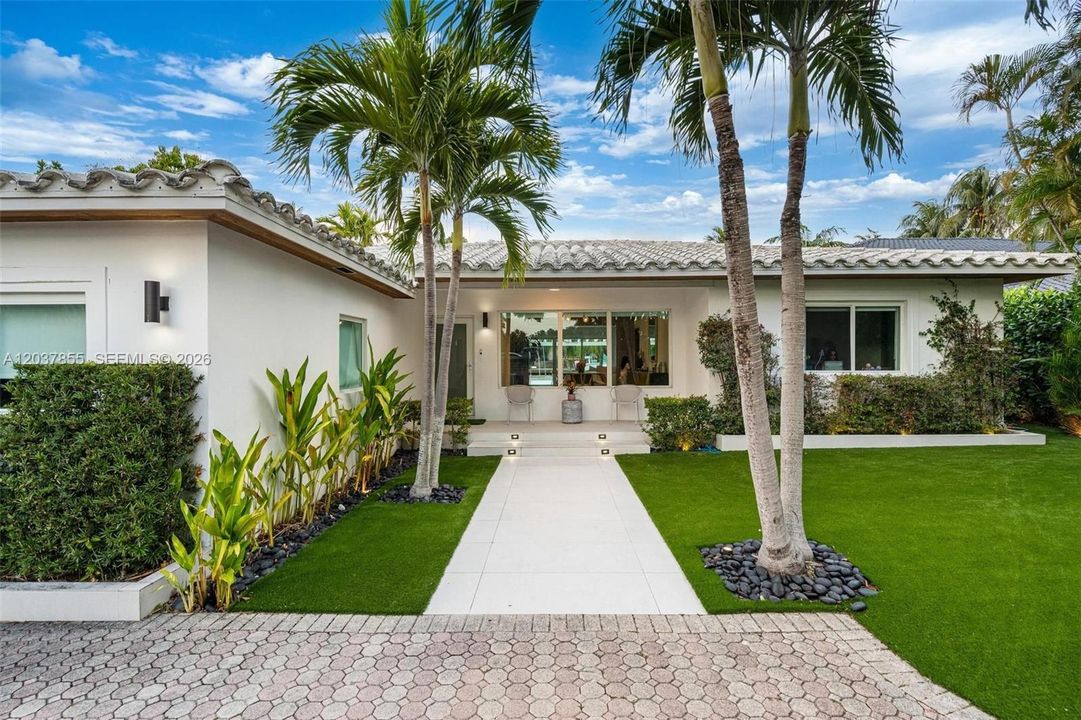 For Rent: $14,900 (3 beds, 2 baths, 2259 Square Feet)