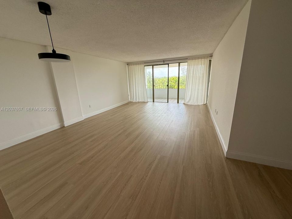В аренду: $5,800 (2 спален, 2 ванн, 1260 Квадратных фут)