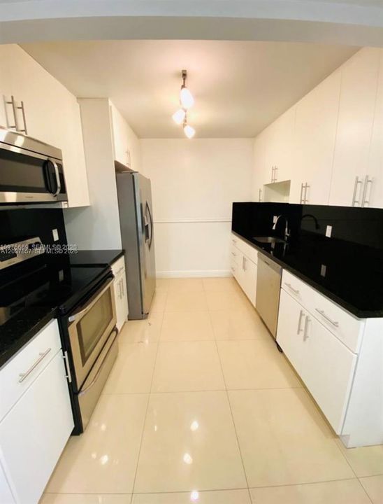 В аренду: $5,800 (2 спален, 2 ванн, 1260 Квадратных фут)