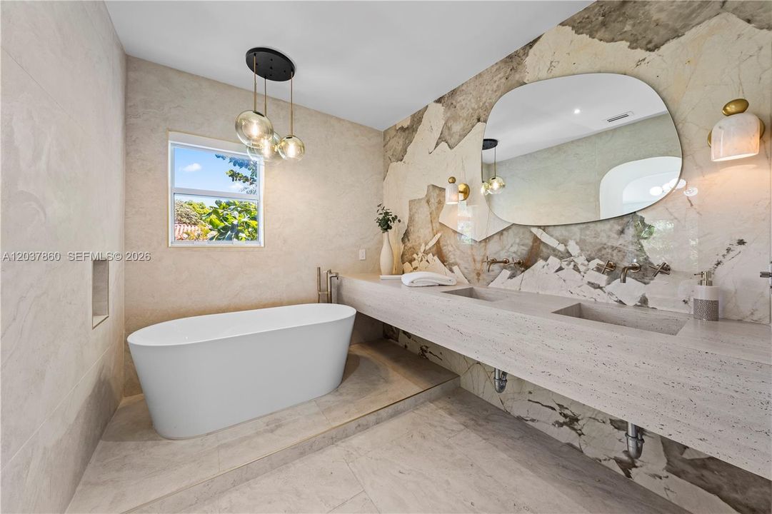 En Renta: $15,900 (4 camas, 4 baños, 3280 Pies cuadrados)