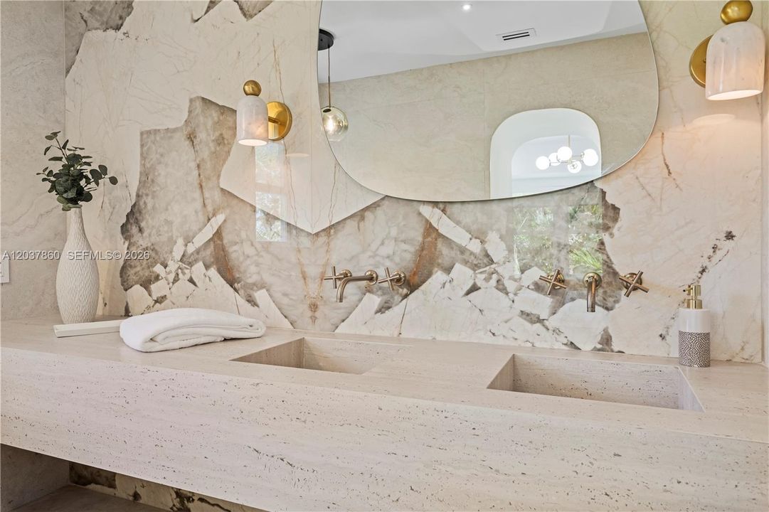En Renta: $15,900 (4 camas, 4 baños, 3280 Pies cuadrados)
