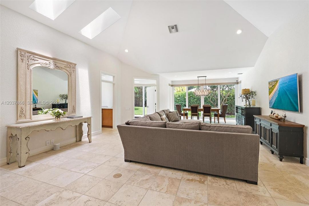 For Sale: $3,500,000 (2 beds, 2 baths, 1886 Square Feet)