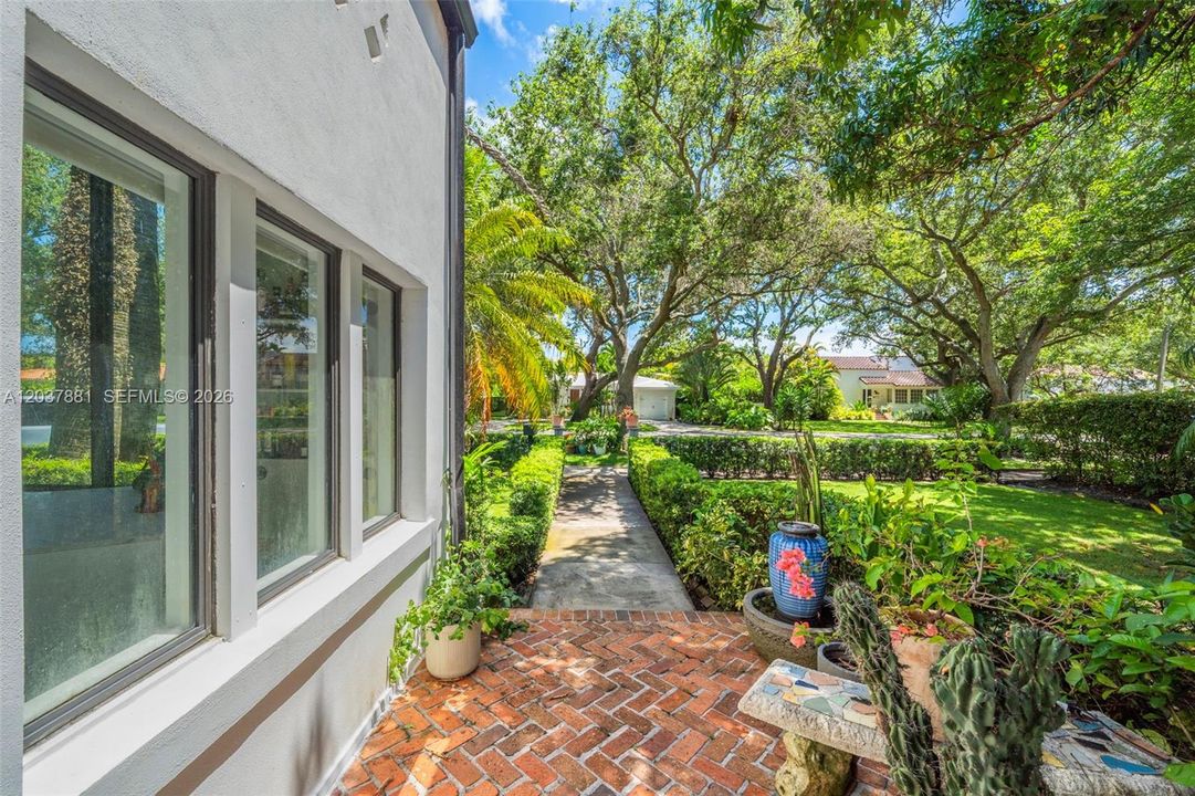 For Sale: $1,475,000 (3 beds, 2 baths, 1701 Square Feet)