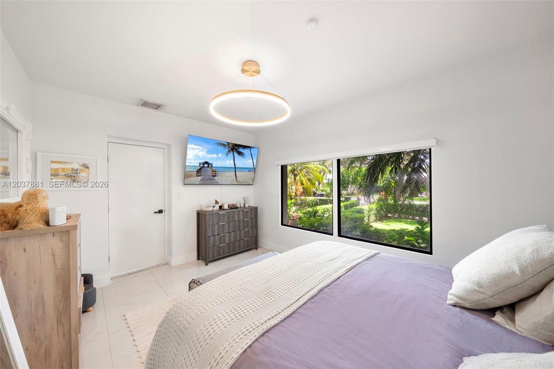 For Sale: $1,475,000 (3 beds, 2 baths, 1701 Square Feet)