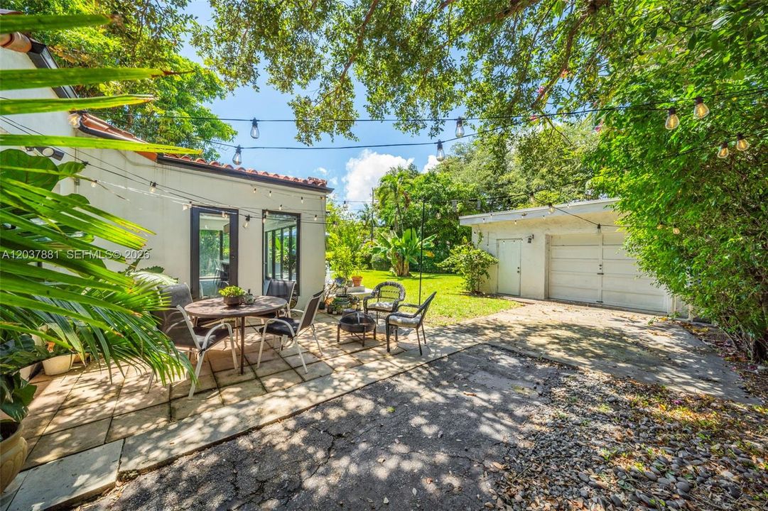 For Sale: $1,475,000 (3 beds, 2 baths, 1701 Square Feet)