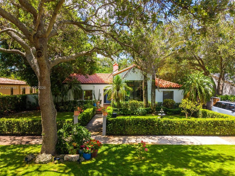 For Sale: $1,475,000 (3 beds, 2 baths, 1701 Square Feet)