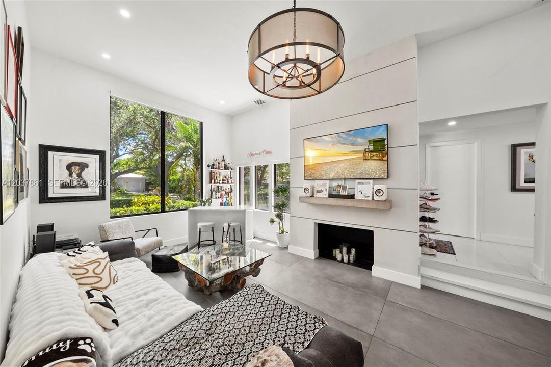 For Sale: $1,475,000 (3 beds, 2 baths, 1701 Square Feet)