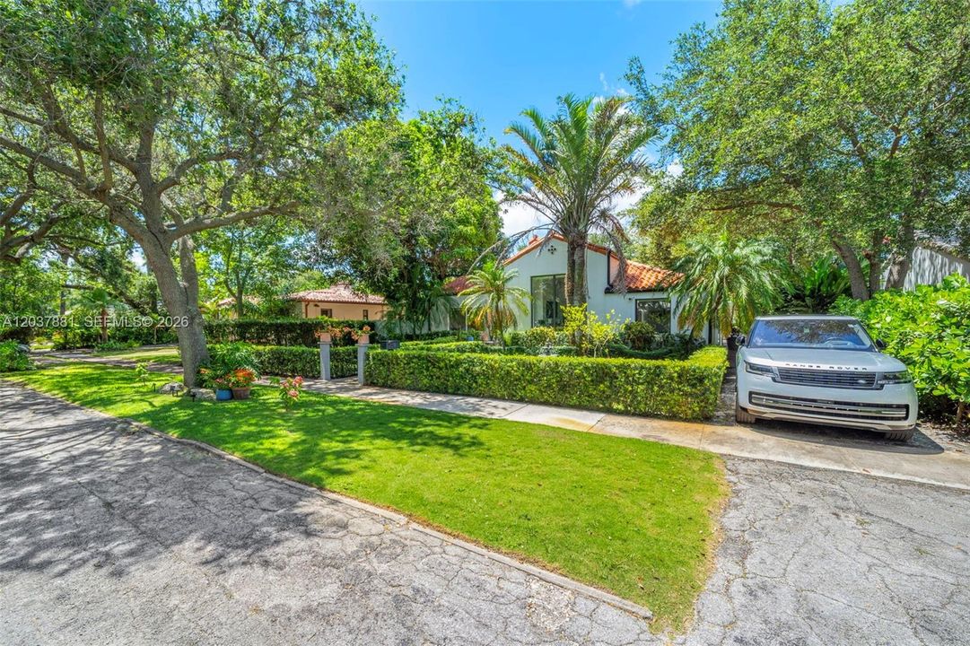 For Sale: $1,475,000 (3 beds, 2 baths, 1701 Square Feet)