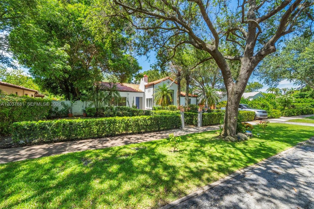 For Sale: $1,475,000 (3 beds, 2 baths, 1701 Square Feet)