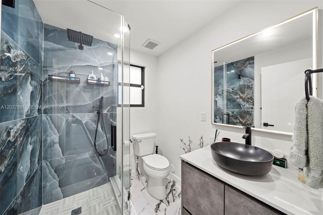 For Sale: $1,475,000 (3 beds, 2 baths, 1701 Square Feet)