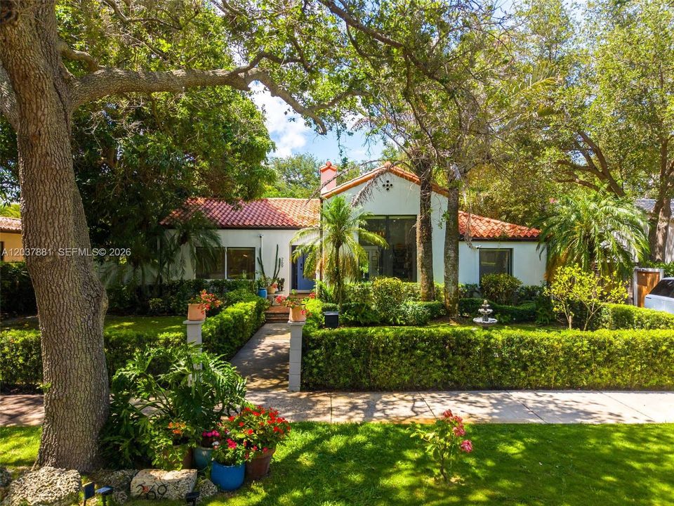 For Sale: $1,475,000 (3 beds, 2 baths, 1701 Square Feet)