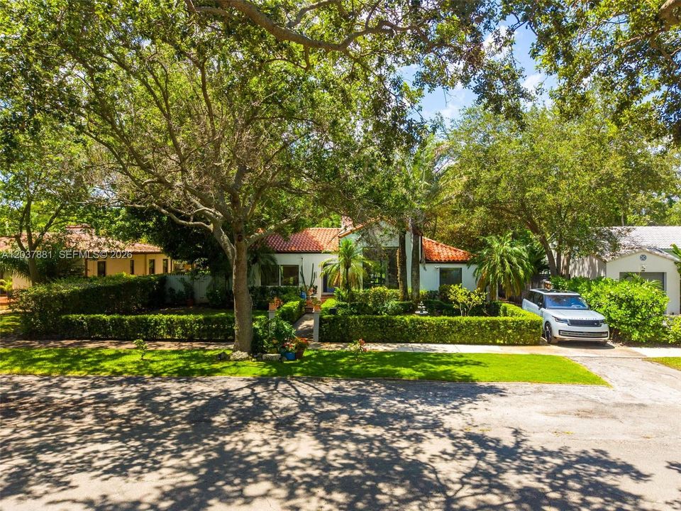 For Sale: $1,475,000 (3 beds, 2 baths, 1701 Square Feet)