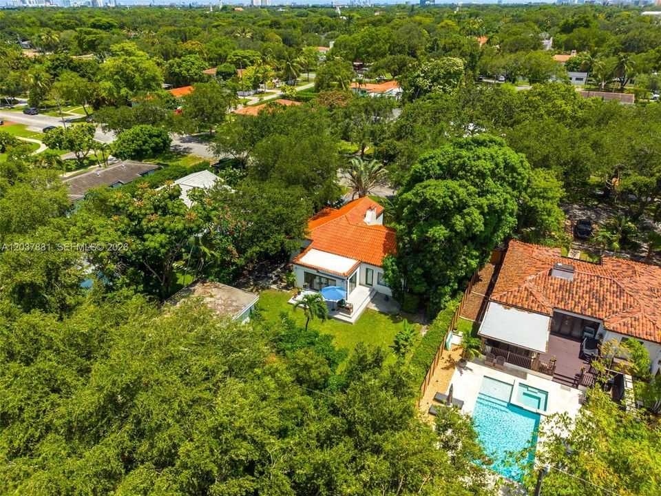 For Sale: $1,475,000 (3 beds, 2 baths, 1701 Square Feet)