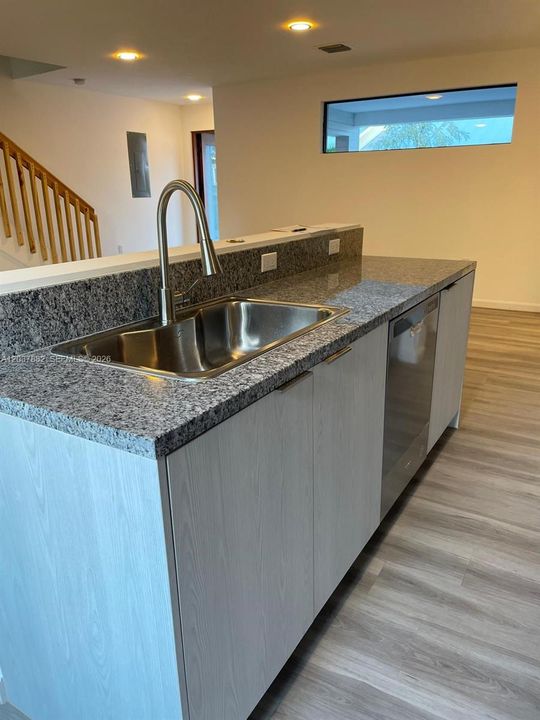 En Venta: $410,000 (3 camas, 2 baños, 1236 Pies cuadrados)