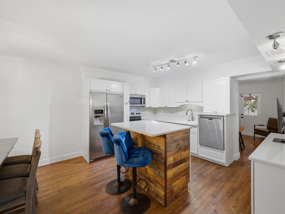 Kitchen Breakfast Bar