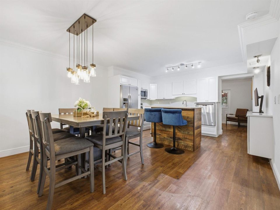 Dining to Kitchen