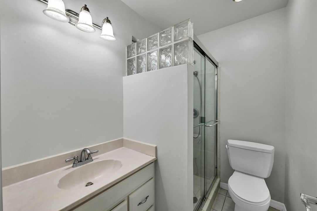 901 SE 12th Ave 00046