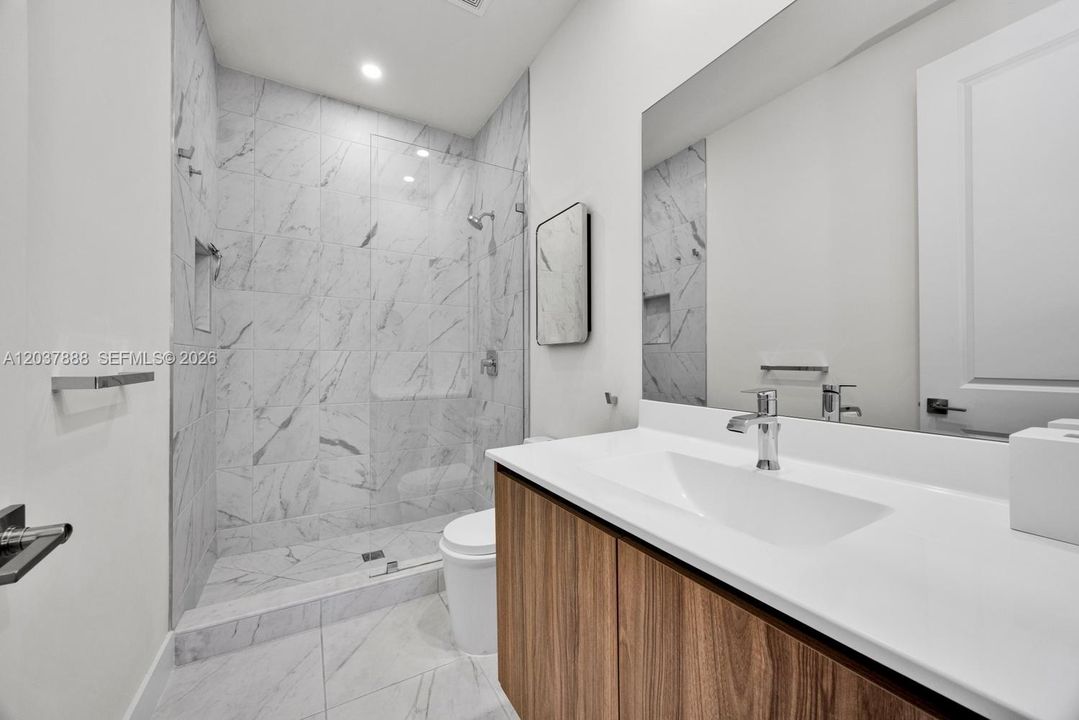 For Sale: $1,980,000 (5 beds, 4 baths, 3686 Square Feet)