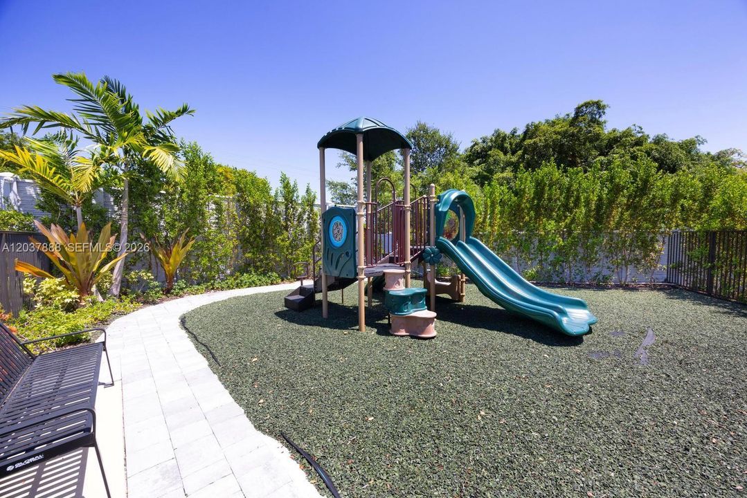 For Sale: $1,980,000 (5 beds, 4 baths, 3686 Square Feet)