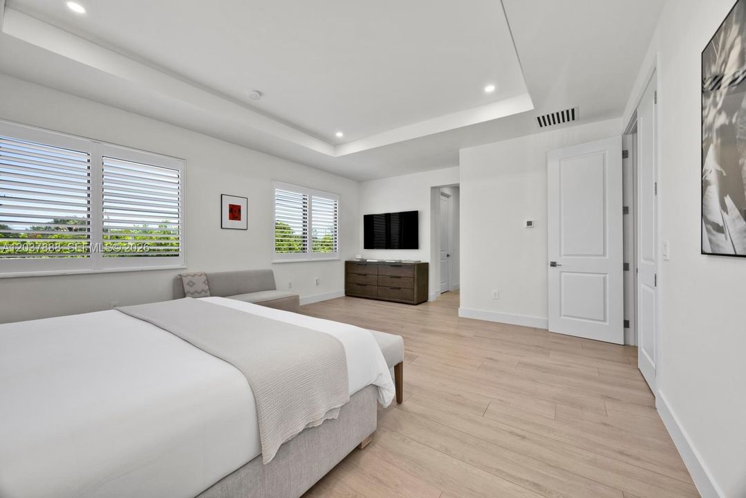 For Sale: $1,980,000 (5 beds, 4 baths, 3686 Square Feet)