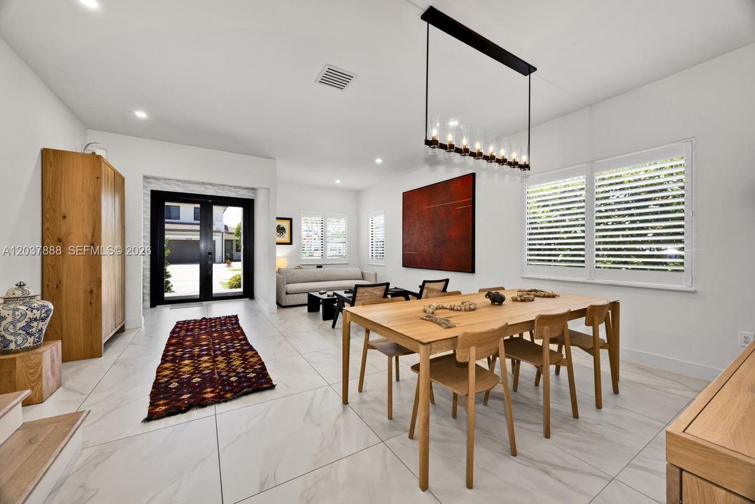 For Sale: $1,980,000 (5 beds, 4 baths, 3686 Square Feet)