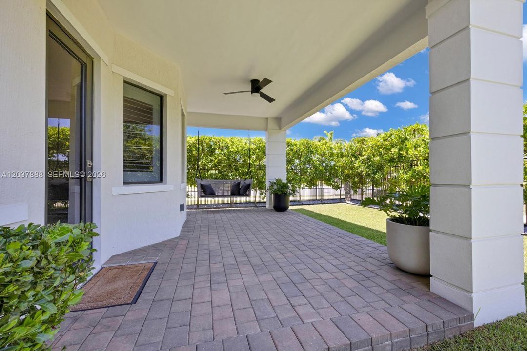 For Sale: $1,980,000 (5 beds, 4 baths, 3686 Square Feet)
