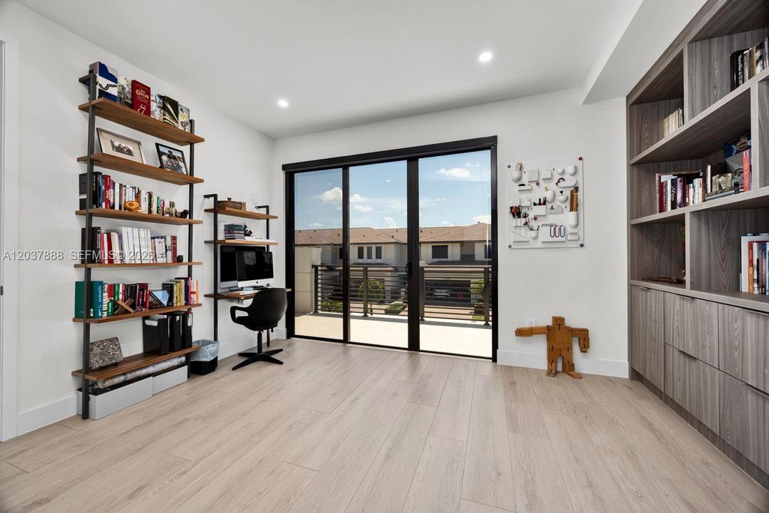 For Sale: $1,980,000 (5 beds, 4 baths, 3686 Square Feet)