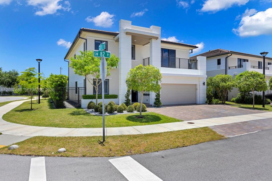 For Sale: $1,980,000 (5 beds, 4 baths, 3686 Square Feet)