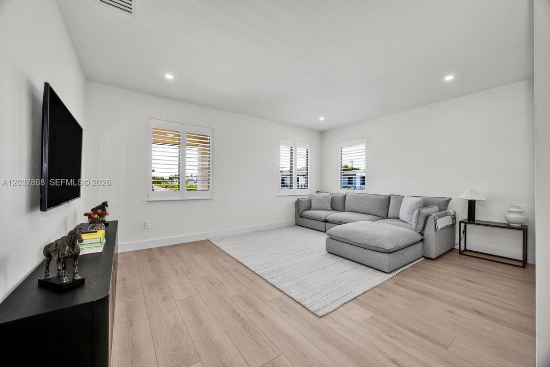 For Sale: $1,980,000 (5 beds, 4 baths, 3686 Square Feet)