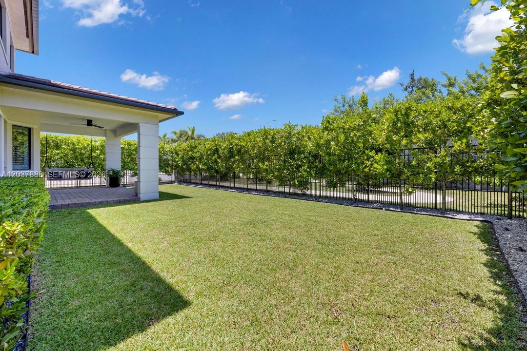 For Sale: $1,980,000 (5 beds, 4 baths, 3686 Square Feet)