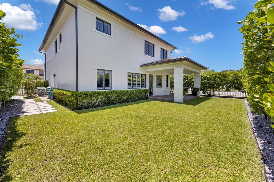 For Sale: $1,980,000 (5 beds, 4 baths, 3686 Square Feet)