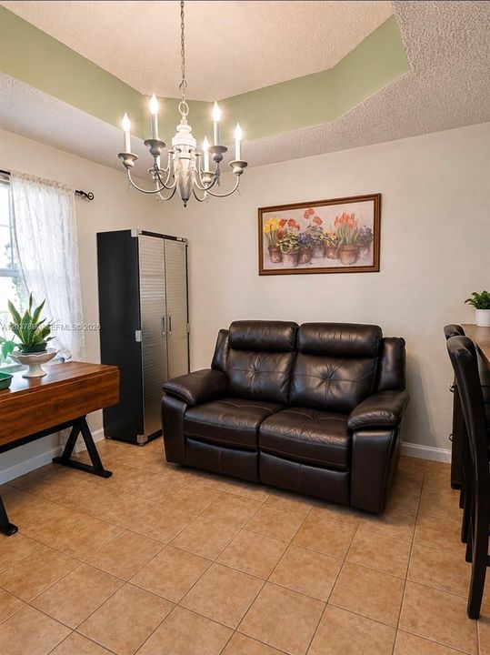 На продажу: $450,000 (3 спален, 2 ванн, 1300 Квадратных фут)