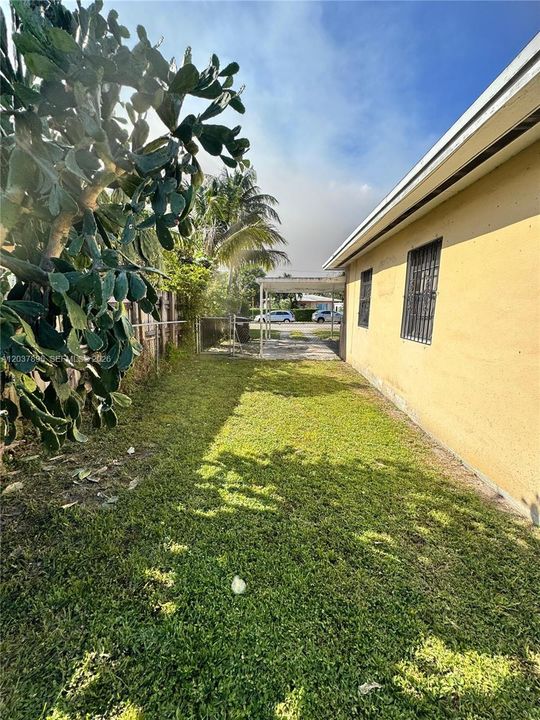 For Sale: $458,000 (3 beds, 1 baths, 1062 Square Feet)