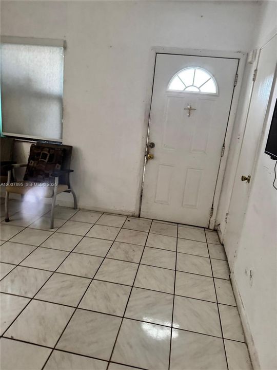 For Sale: $458,000 (3 beds, 1 baths, 1062 Square Feet)