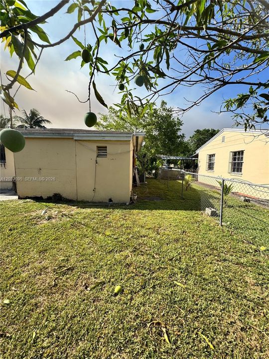 For Sale: $458,000 (3 beds, 1 baths, 1062 Square Feet)
