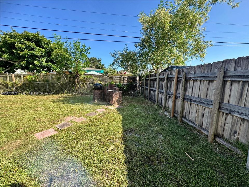 For Sale: $458,000 (3 beds, 1 baths, 1062 Square Feet)