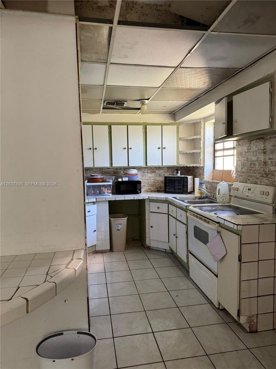 For Sale: $458,000 (3 beds, 1 baths, 1062 Square Feet)