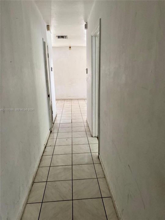 For Sale: $458,000 (3 beds, 1 baths, 1062 Square Feet)