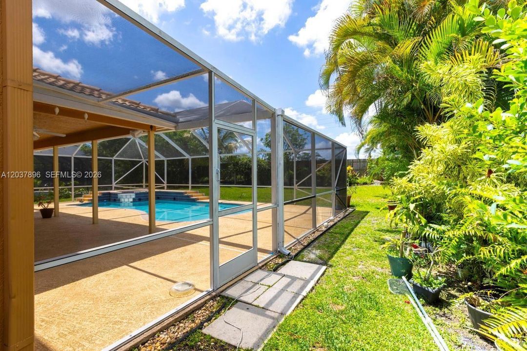 En Renta: $5,300 (5 camas, 3 baños, 2835 Pies cuadrados)