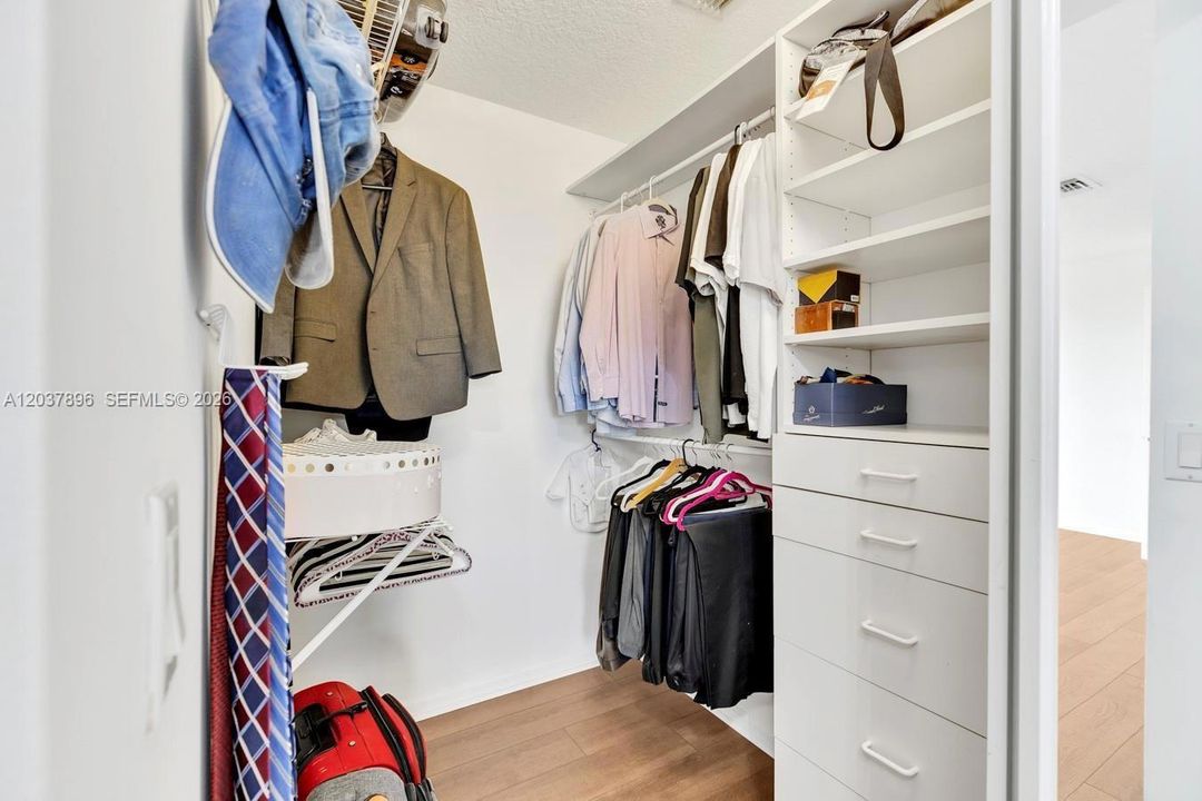 En Renta: $5,300 (5 camas, 3 baños, 2835 Pies cuadrados)