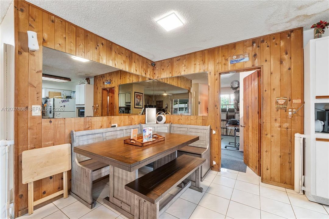 For Sale: $350,000 (3 beds, 2 baths, 1304 Square Feet)