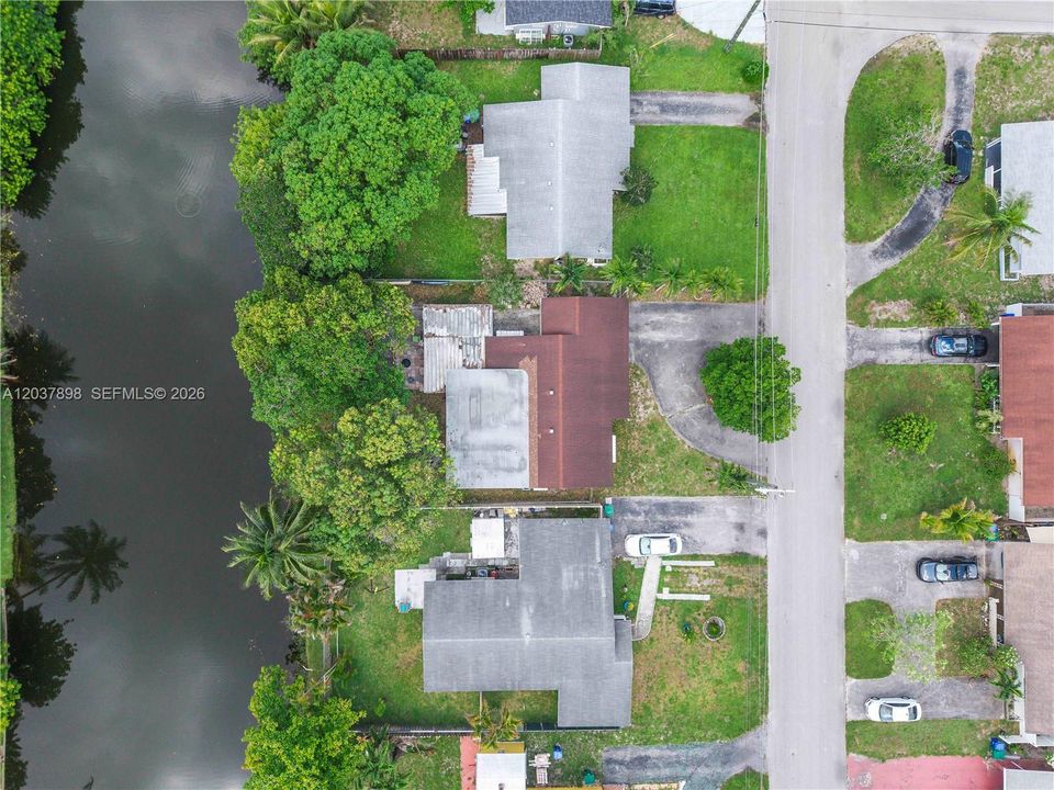 For Sale: $350,000 (3 beds, 2 baths, 1304 Square Feet)