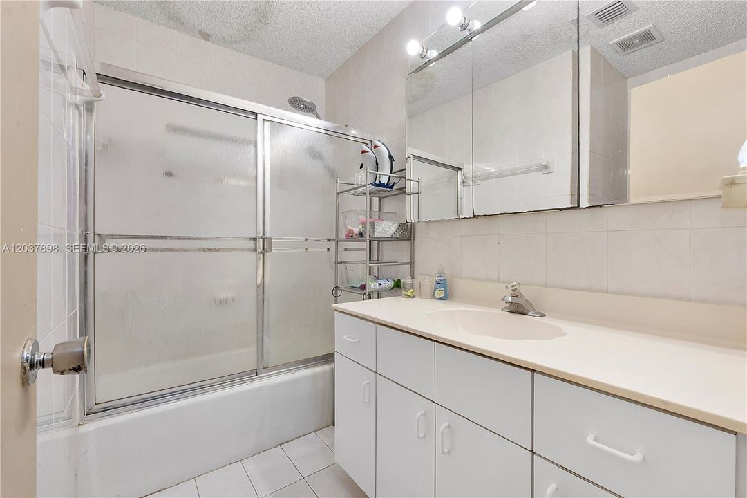 For Sale: $350,000 (3 beds, 2 baths, 1304 Square Feet)