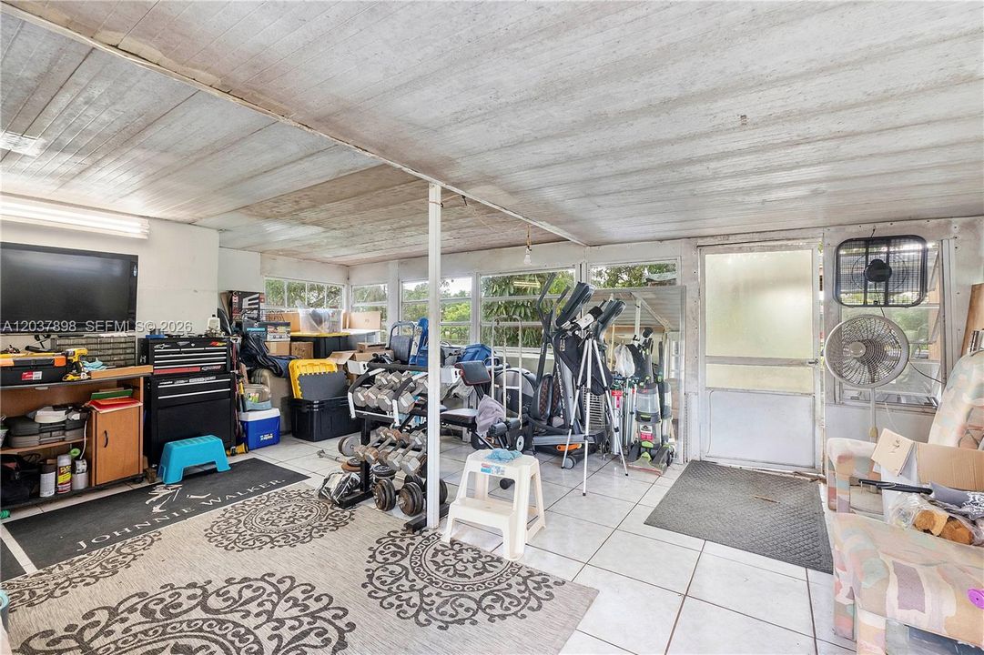 For Sale: $350,000 (3 beds, 2 baths, 1304 Square Feet)