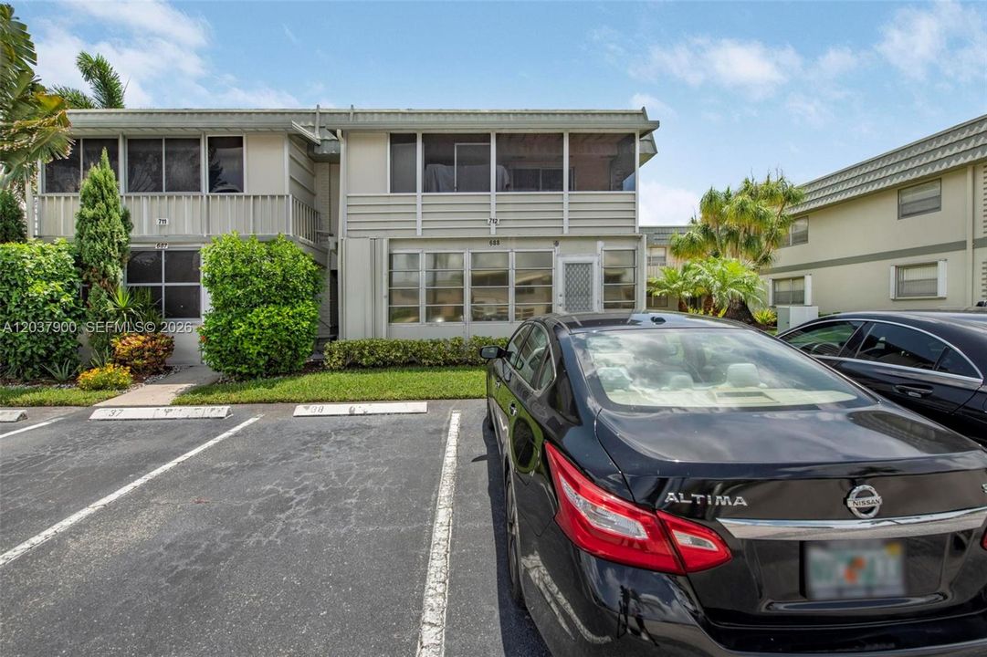 For Sale: $58,000 (2 beds, 2 baths, 883 Square Feet)