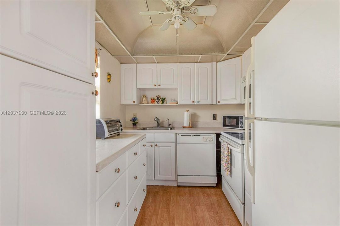For Sale: $58,000 (2 beds, 2 baths, 883 Square Feet)