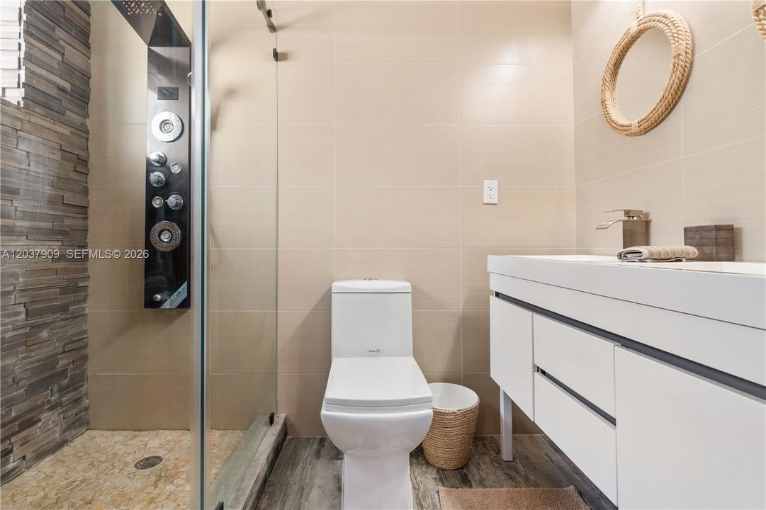 For Sale: $949,000 (3 beds, 2 baths, 1675 Square Feet)